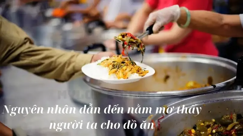 nằm mơ thấy người ta cho đồ ăn 1