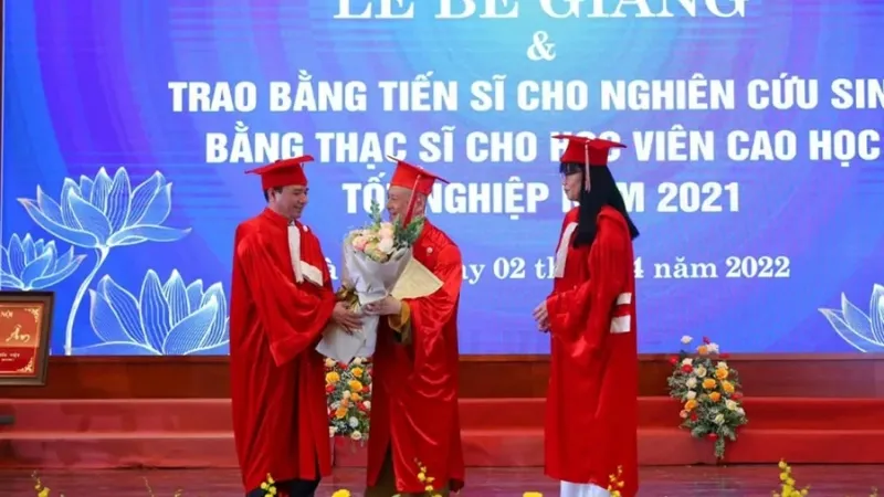 tiểu sử thích chân quang 8