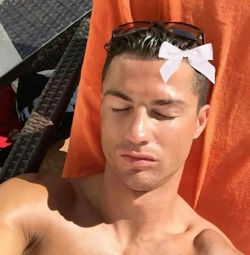 Ronaldo meme siu đáng yêu khiến bạn không thể cưỡng lại