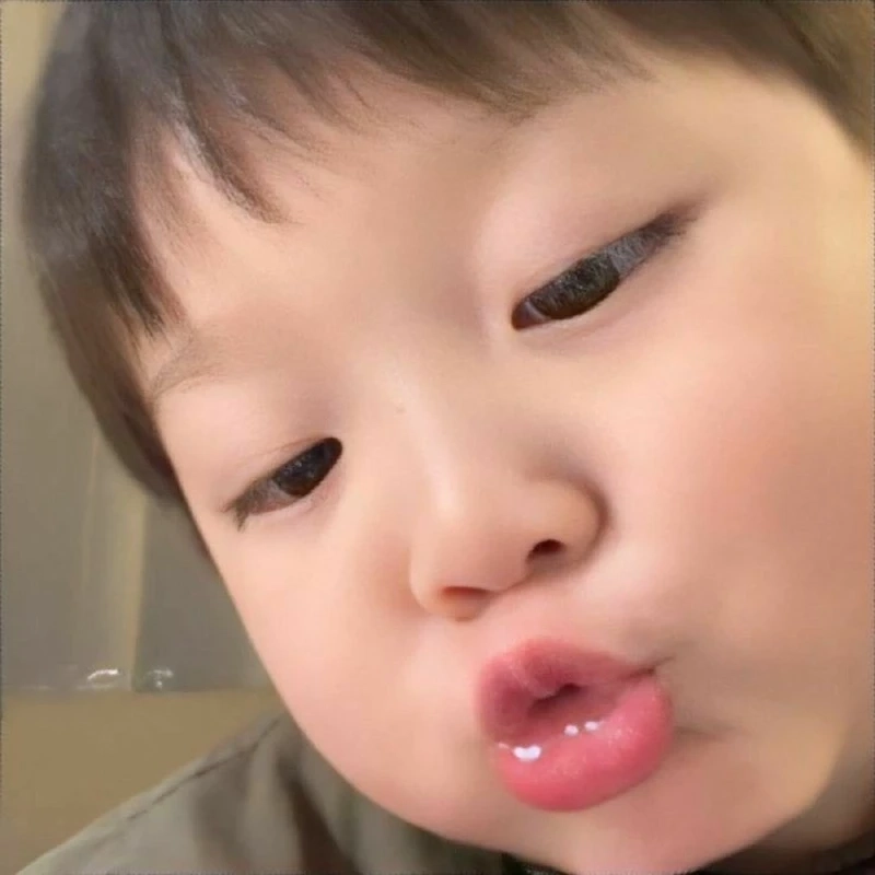 Meme hôn cute dễ thương làm tan chảy trái tim bạn