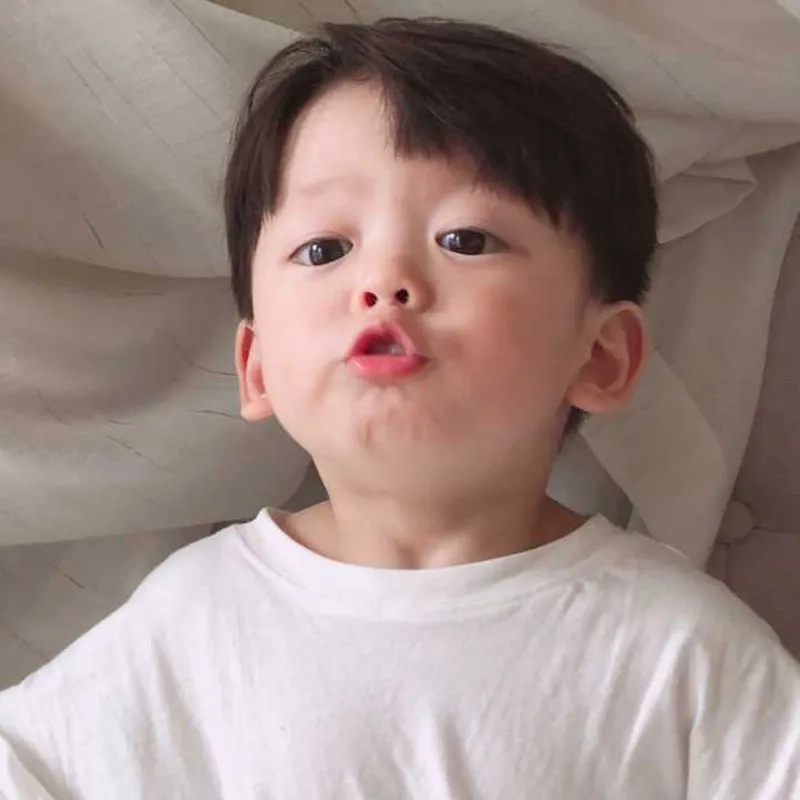 Meme em bé cute hài hước đáng yêu cho những ai yêu thích sự vui nhộn