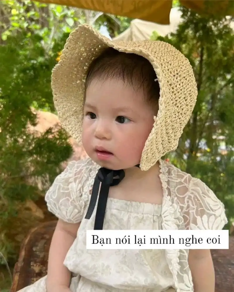 Em bé khóc meme thật dễ thương và vui nhộn