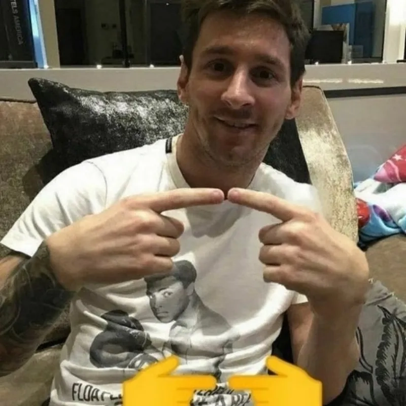 Messi meme ronaldo thể hiện sự cạnh tranh hài hước