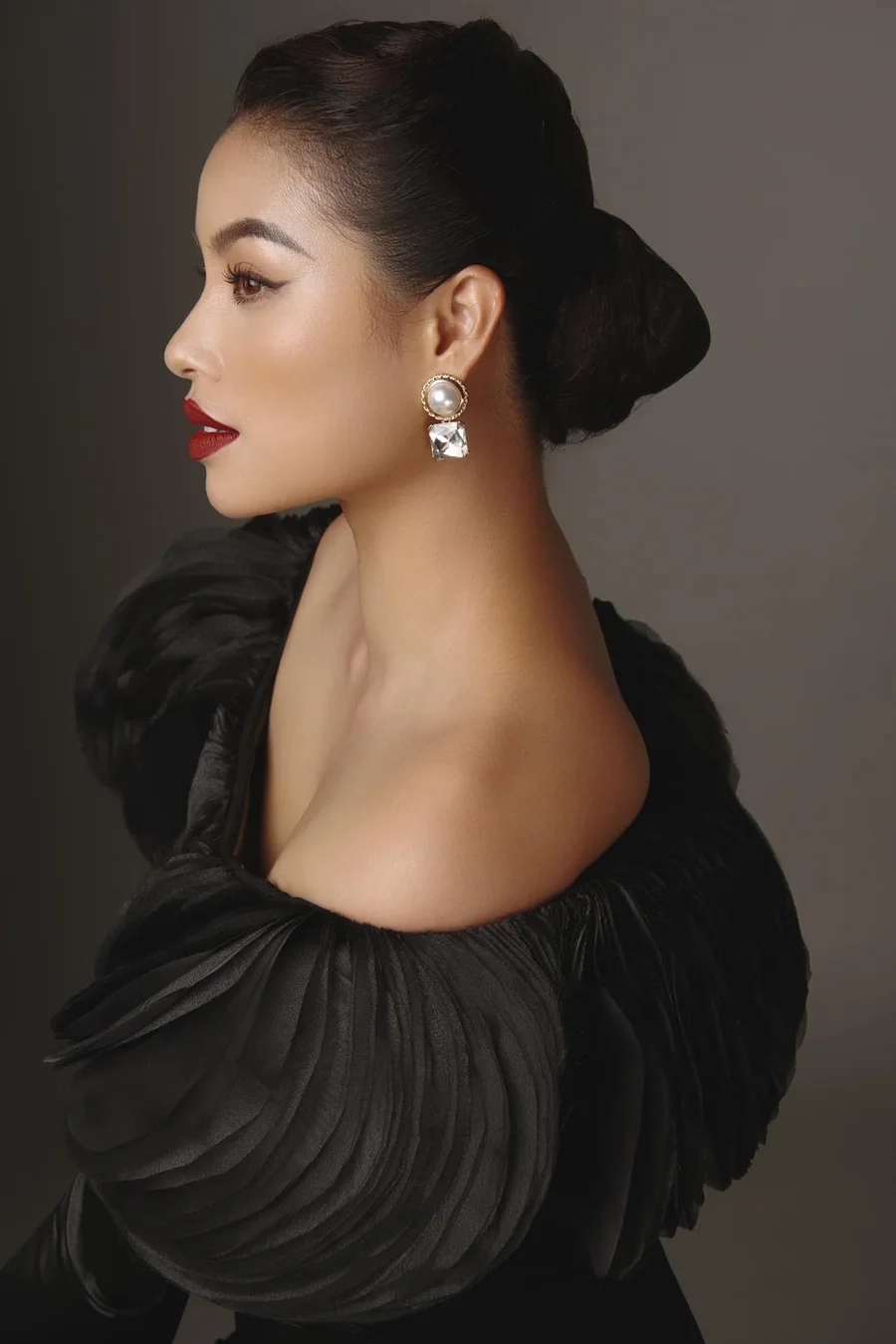 Phạm Hương top 10 Miss Universe với phong thái tự tin