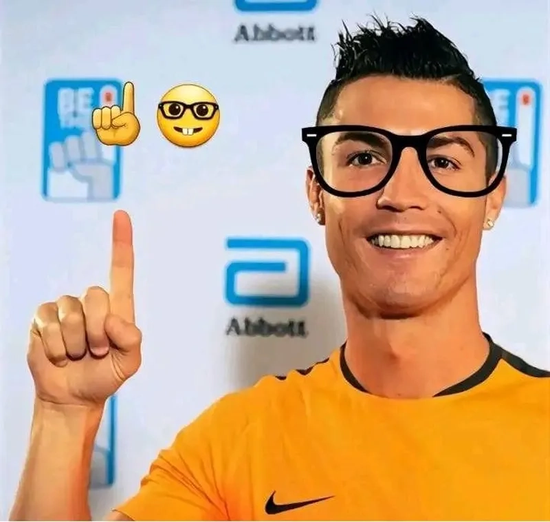 Ronaldo vs messi meme thể hiện cuộc chiến không hồi kết