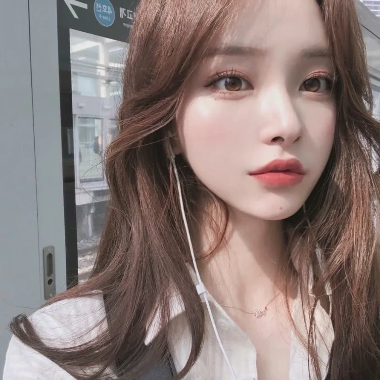 Khám phá bộ sưu tập avatar gái xinh đẹp cực cuốn hút