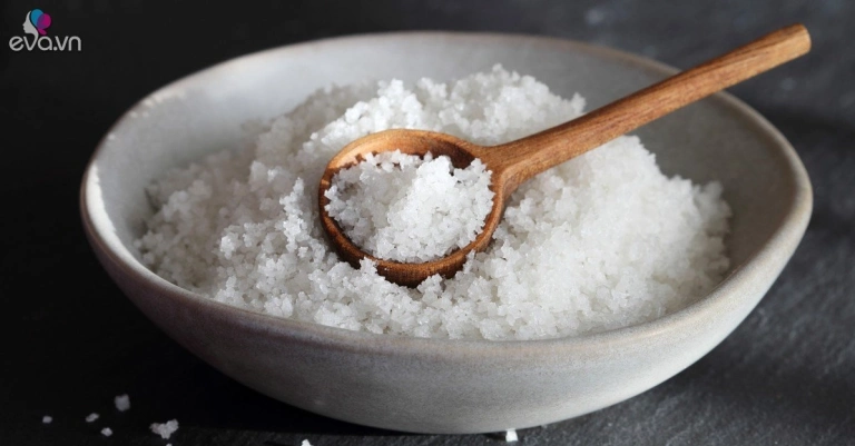 Mẹo để muối dưới gầm giường: Bí ẩn phong thủy và sức khỏe