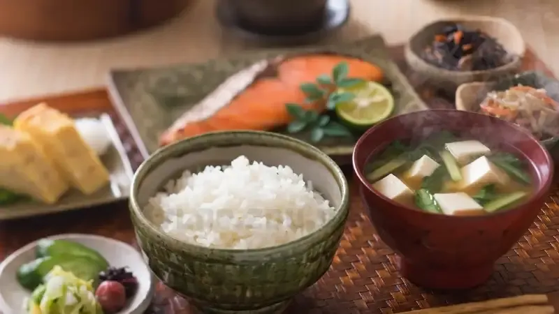 Những con số liên quan khi nằm mơ thấy ăn cơm