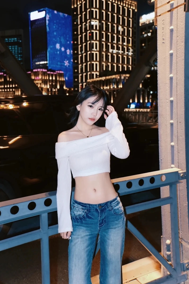 Gợi ý outfit croptop đi chơi đi học đều xinh