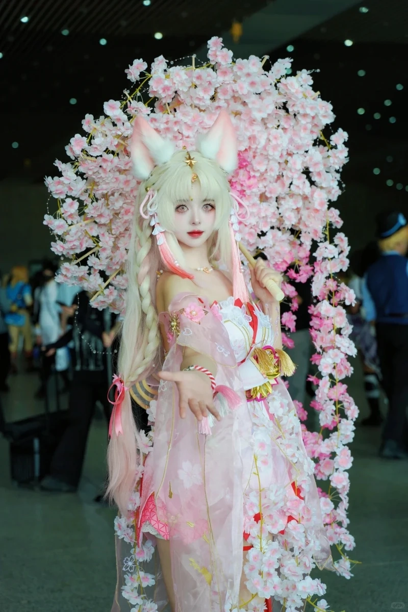 Khám phá gái mặc đồ cosplay ngoài trời tự nhiên nổi bật