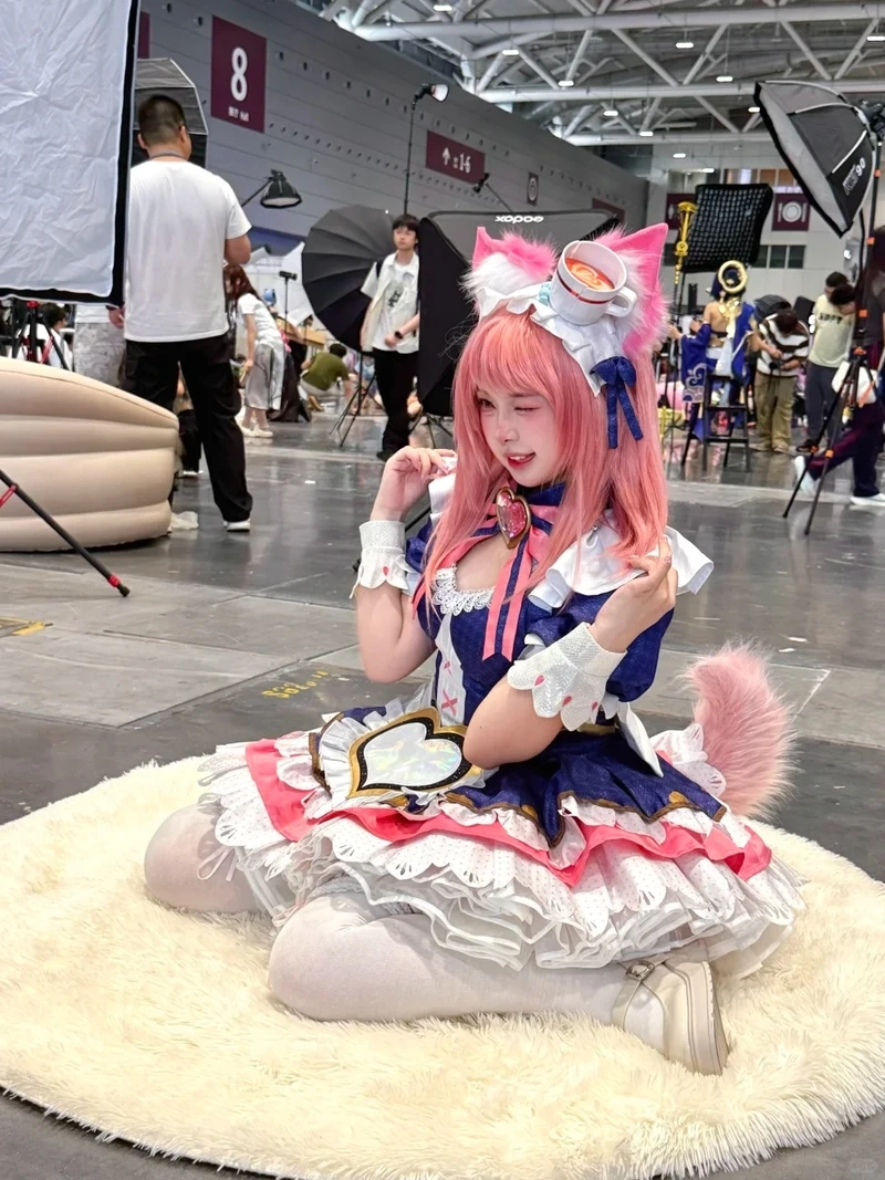 Độc lạ với gái mặc đồ cosplay trang phục độc đáo