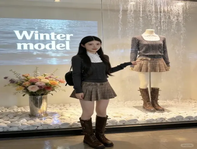 Bộ ảnh gái mặc váy ngắn khiến cộng đồng mạng xôn xao