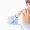 Hắt xì hơi là điềm gì? Giải mã ý nghĩa theo giờ và khoa học