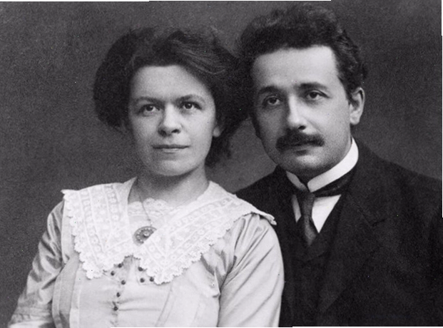 Albert Einstein làm việc với các công thức vật lý