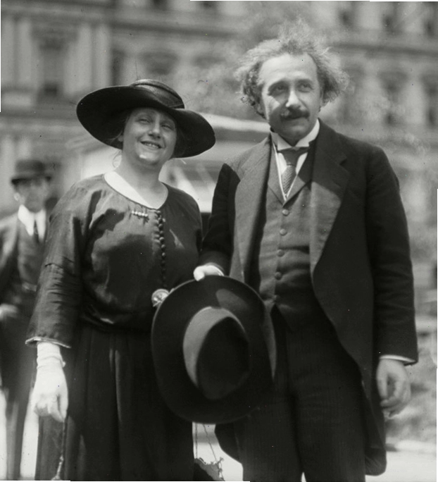 Albert Einstein phát biểu tại một sự kiện