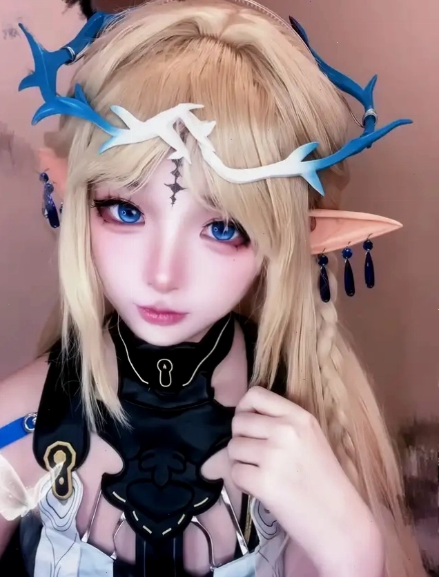 Cận cảnh gương mặt xinh đẹp của cosplayer Cartethyia
