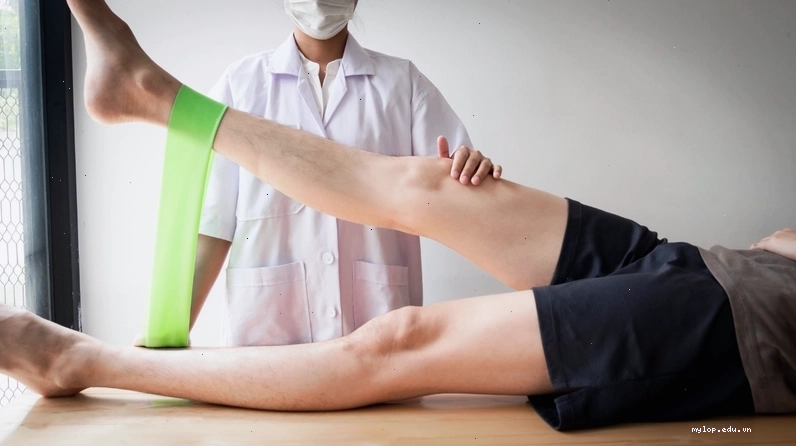 Chườm ấm giúp giãn cơ và giảm đau nhức