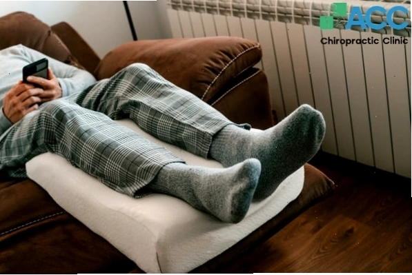 Chườm lạnh giúp giảm sưng và đau do căng cơ bắp chân