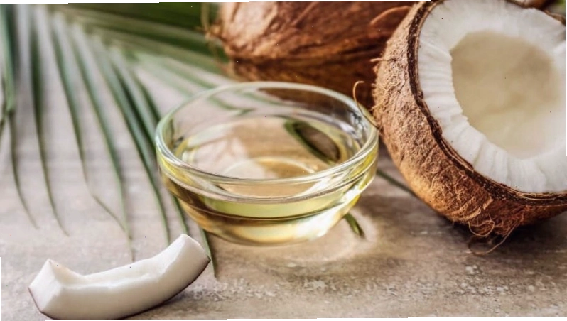 Dầu dừa giúp ngăn ngừa sẹo và làm mờ vết thâm