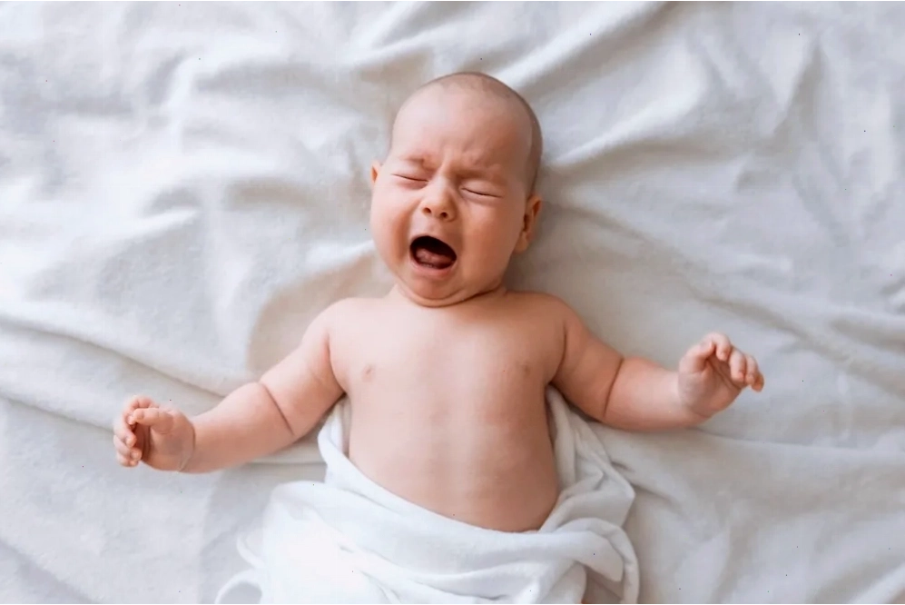 Dấu hiệu nhận biết bé bị đầy hơi