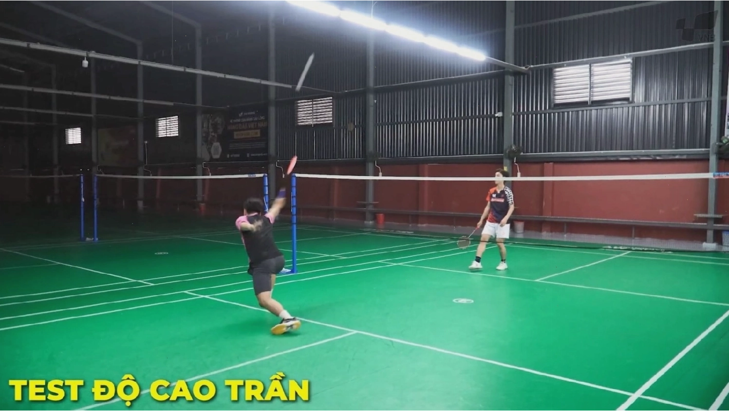 Độ cao trần sân cầu lông tiêu chuẩn