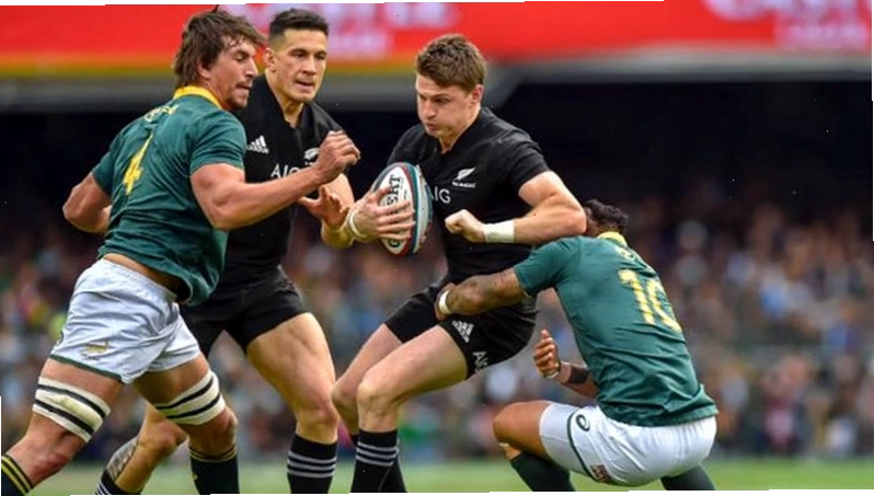 Đội hình thi đấu bóng bầu dục trên sân