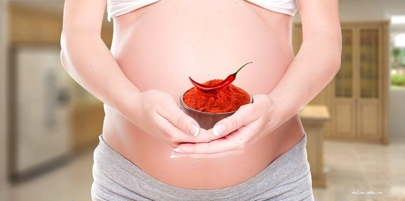 Đu đủ xanh và dứa là những thực phẩm dân gian thường được nhắc đến khi kích thích chuyển dạ