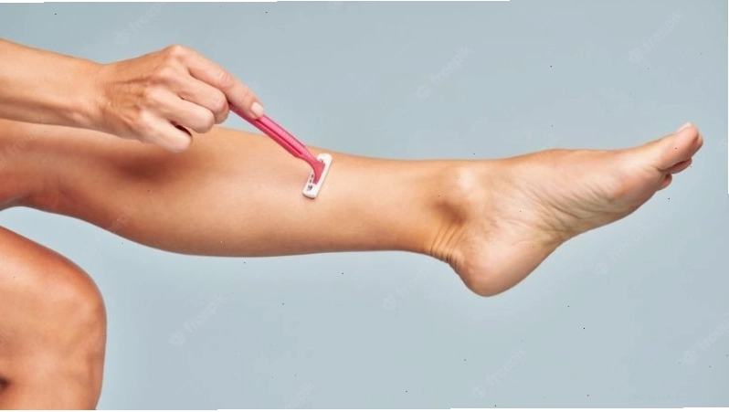 Dùng dầu dừa thay kem cạo lông