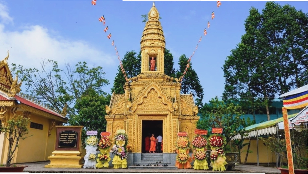 Hình ảnh tôn nghiêm trong một buổi lễ tưởng niệm tại chùa