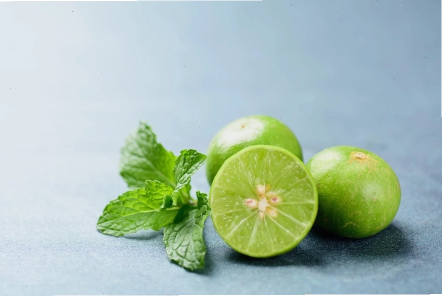 Húng chanh kết hợp với quất, đường phèn thường dùng để trị ho cho bé