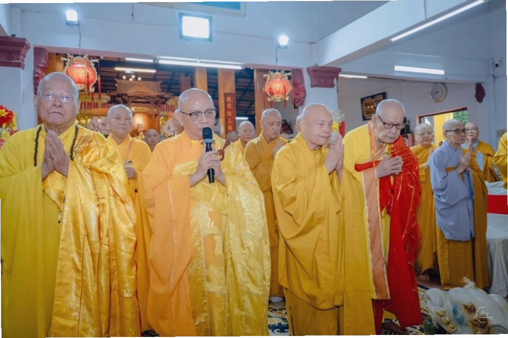 Không gian trang nghiêm tại một ngôi chùa cổ của Việt Nam