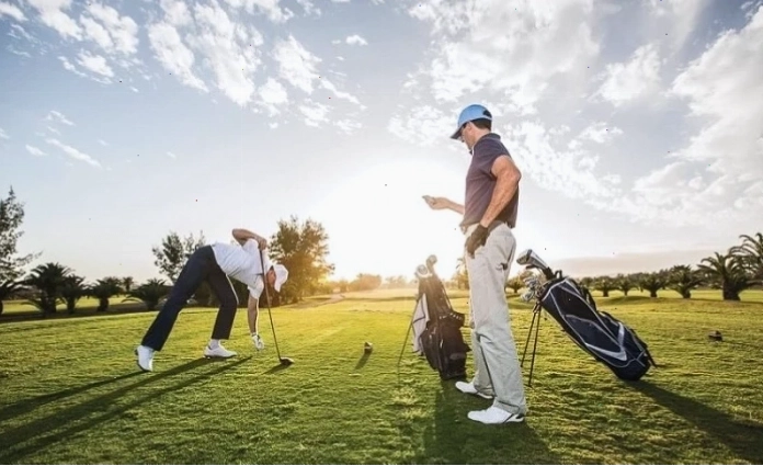 Luật chơi golf 18 lỗ: khu vực phát bóng (Tee box)