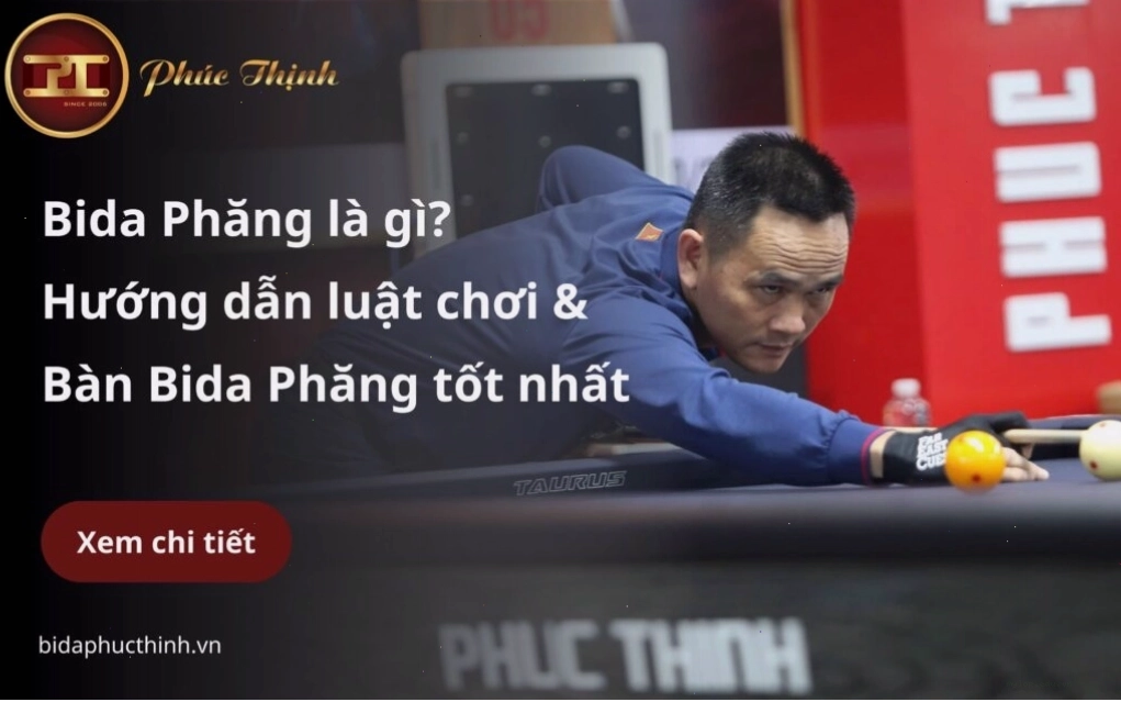 Mặt bàn bida phăng với ba viên bi đỏ, trắng và vàng