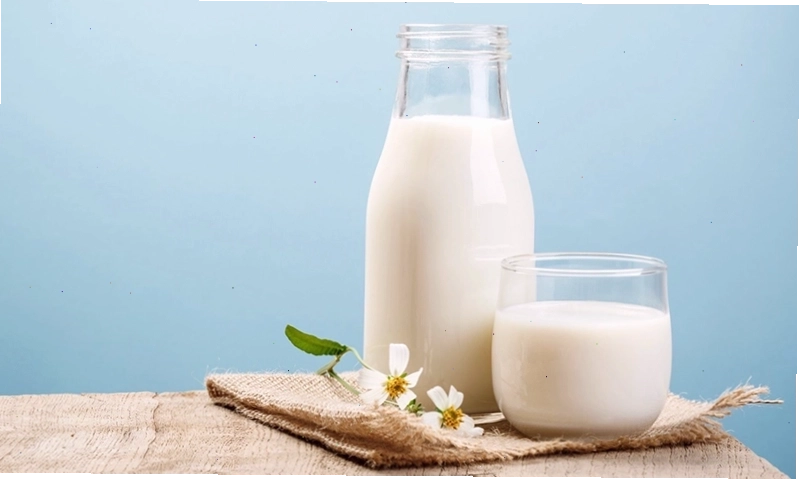 Mặt nạ sữa tươi và mật ong dưỡng trắng da tay
