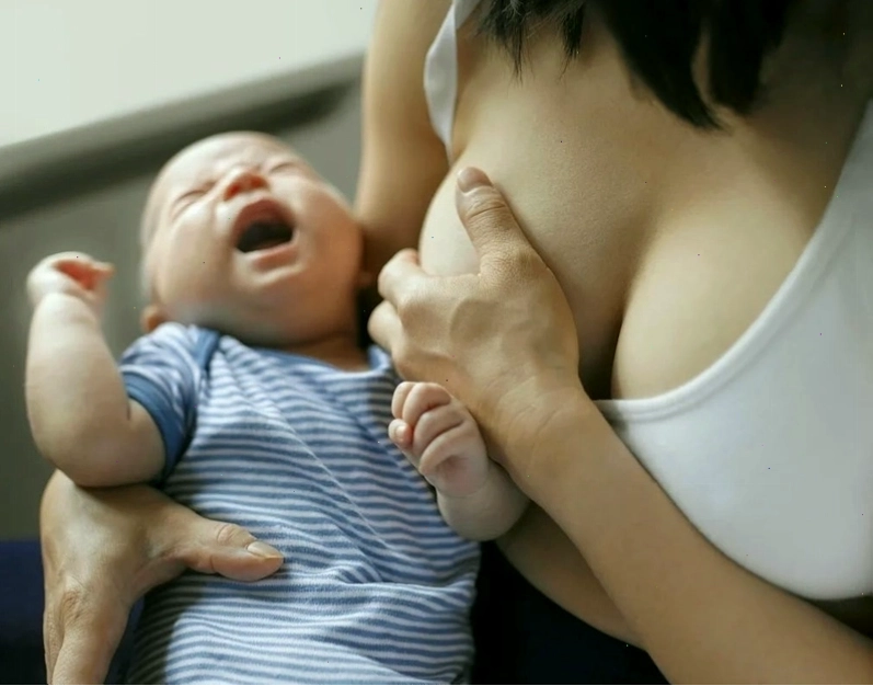 Mẹ bị căng sữa khi cai sữa là tình trạng thường gặp