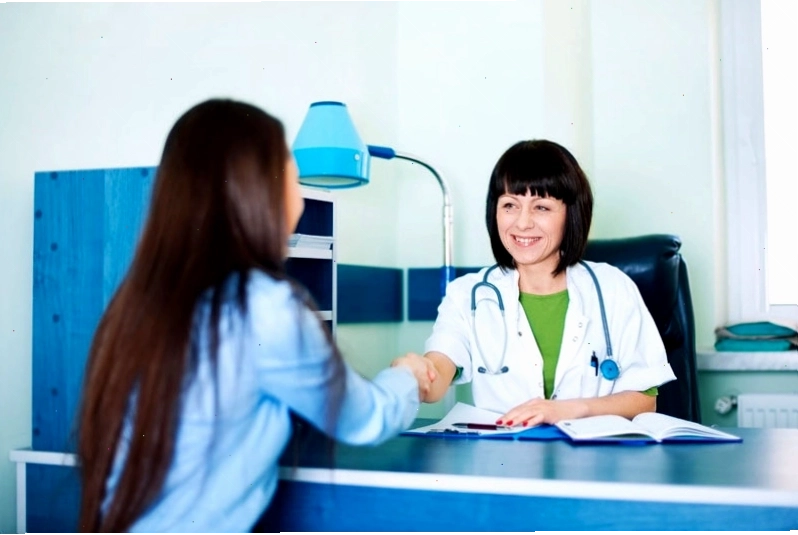 Mẹ nên đi thăm khám nếu có dấu hiệu bất thường khi mất sữa