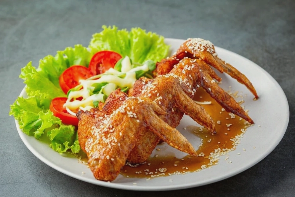 Món gà chiên nước mắm với lớp vỏ ngoài vàng giòn hấp dẫn