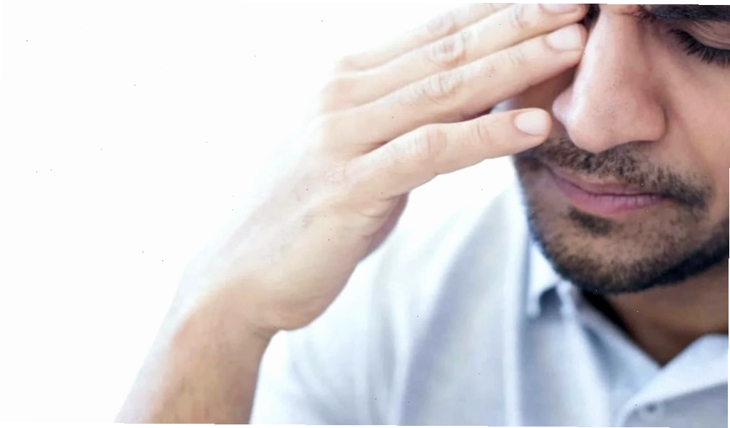 Nam giới nháy mắt phải theo giờ báo điềm gì?
