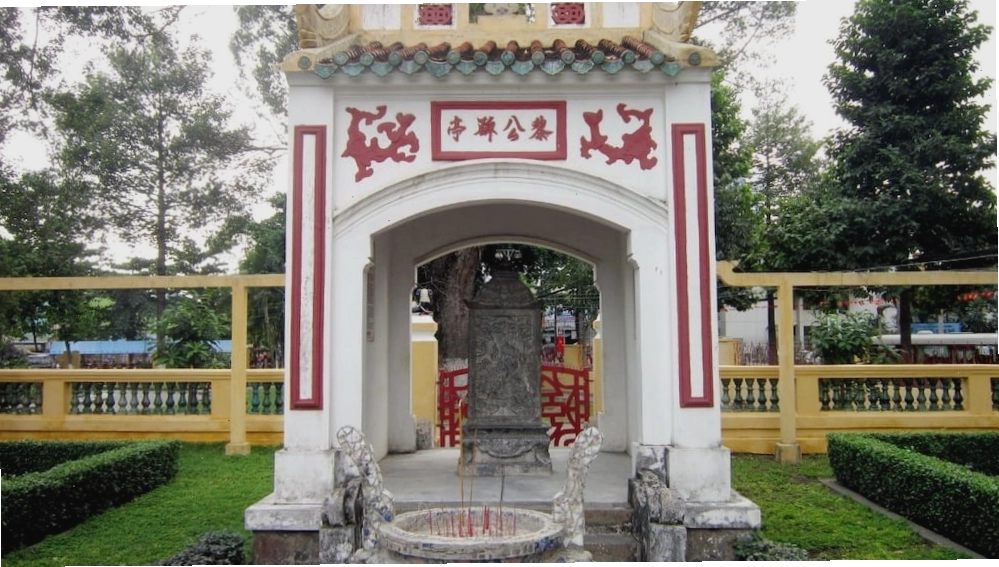 Nhà bia tại Lăng Ông Bà Chiểu
