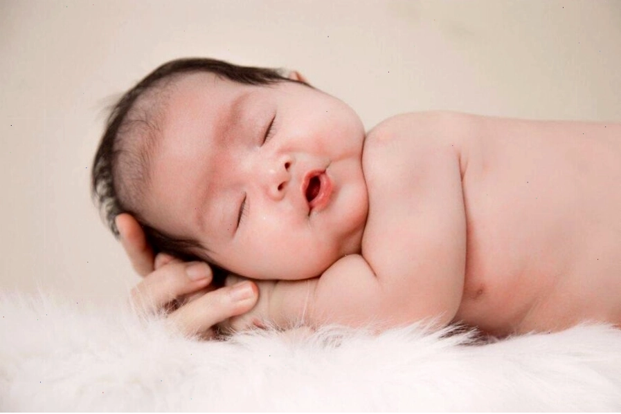 Nhiệt độ phòng quá lạnh hoặc quá nóng ảnh hưởng đến giấc ngủ của bé