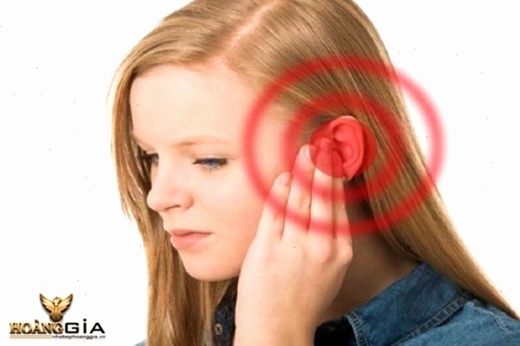 Nóng tai trái nữ theo y học