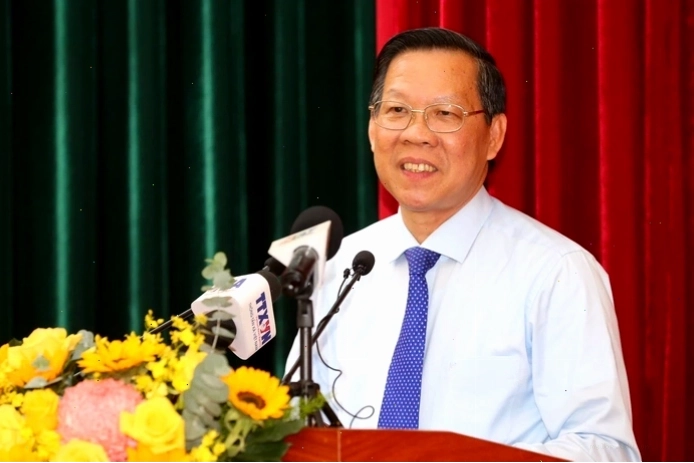 Ông Phan Văn Mãi phát biểu tại một sự kiện.