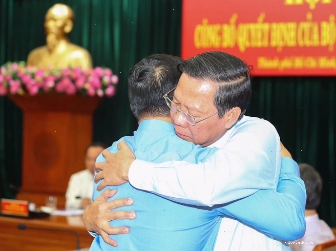 Ông Phan Văn Mãi trong một buổi làm việc.