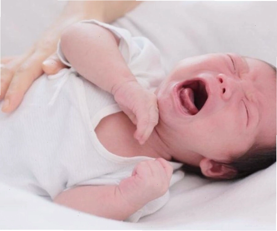 Quần áo bé không thoải mái khiến bé hay vặn mình