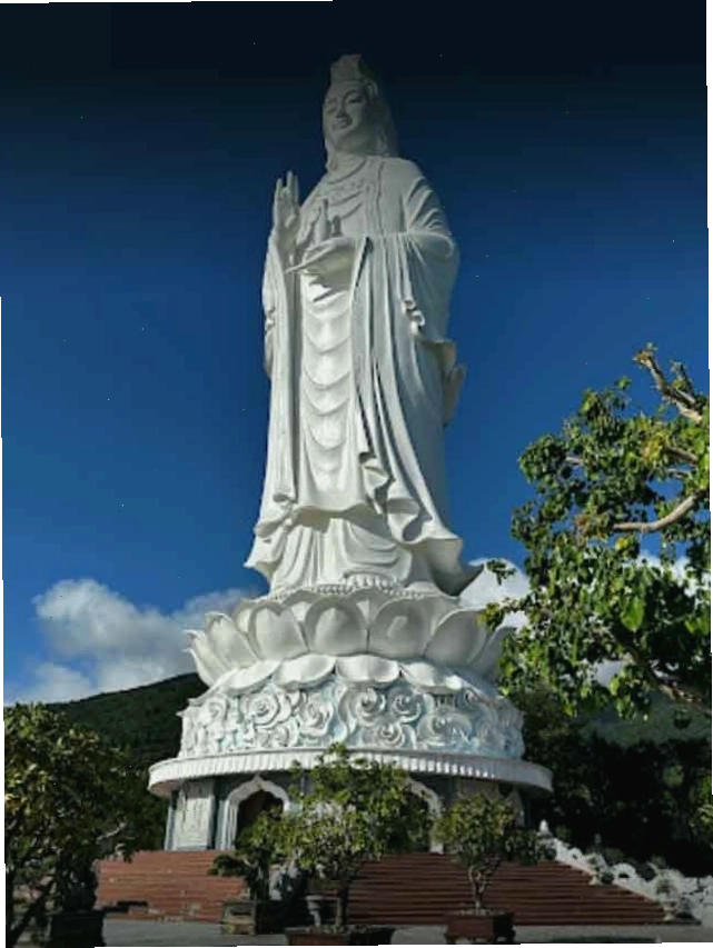 Quán Thế Âm Bồ Tát tại chùa Linh Ứng