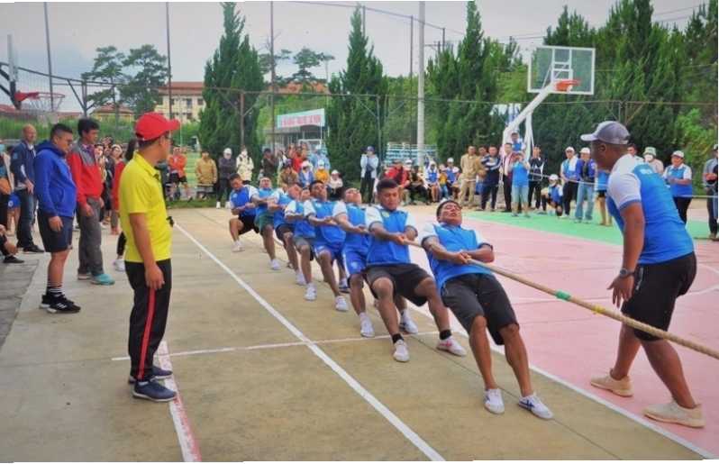Quy định về HLV trong luật thi đấu kéo co