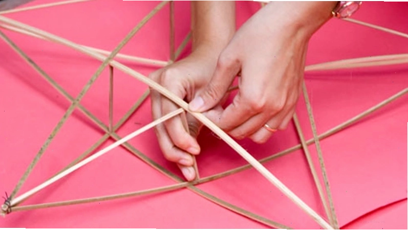 Tạo khung sườn đèn ông sao từ tre