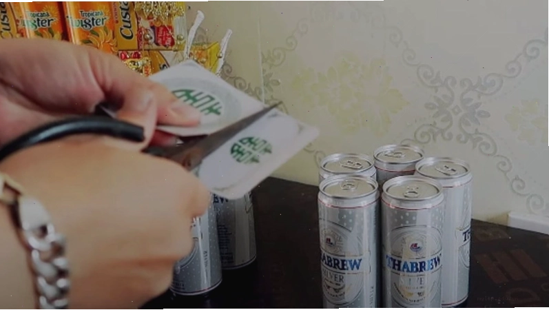 Tạo khung tháp từ các lon bia