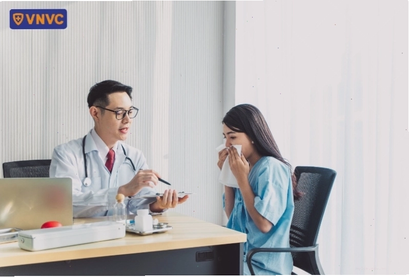 Tham khảo ý kiến bác sĩ là điều cần thiết khi điều trị viêm phế quản cho trẻ