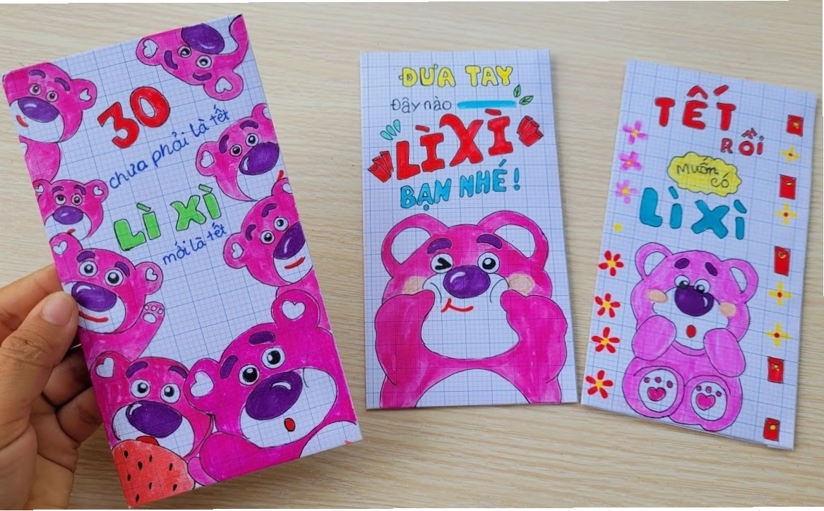 Thành phẩm bao lì xì từ giấy kẻ ô ly với các họa tiết trang trí